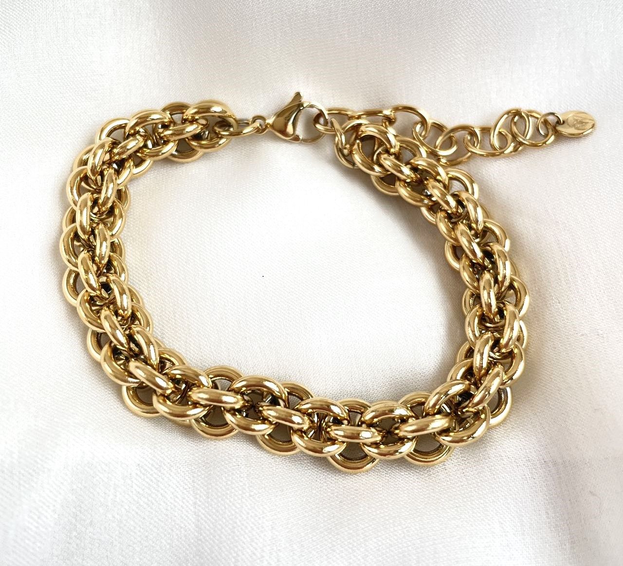 KNIT BRACELET