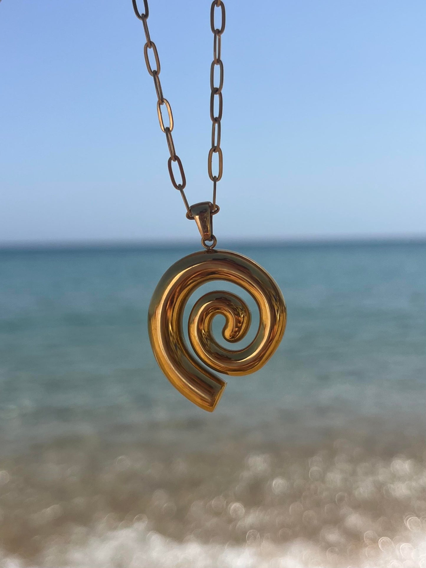 SWIRL NECKLACE