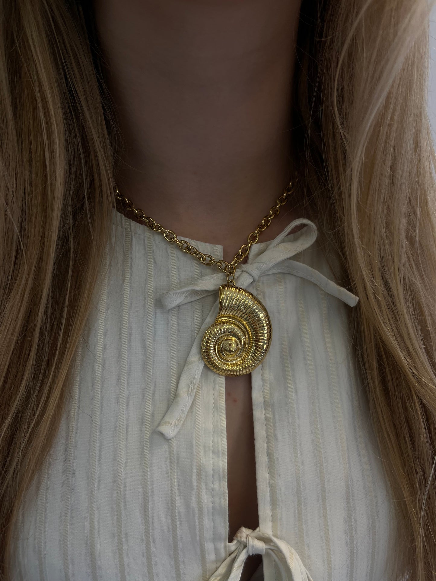 SHELL NECKLACE